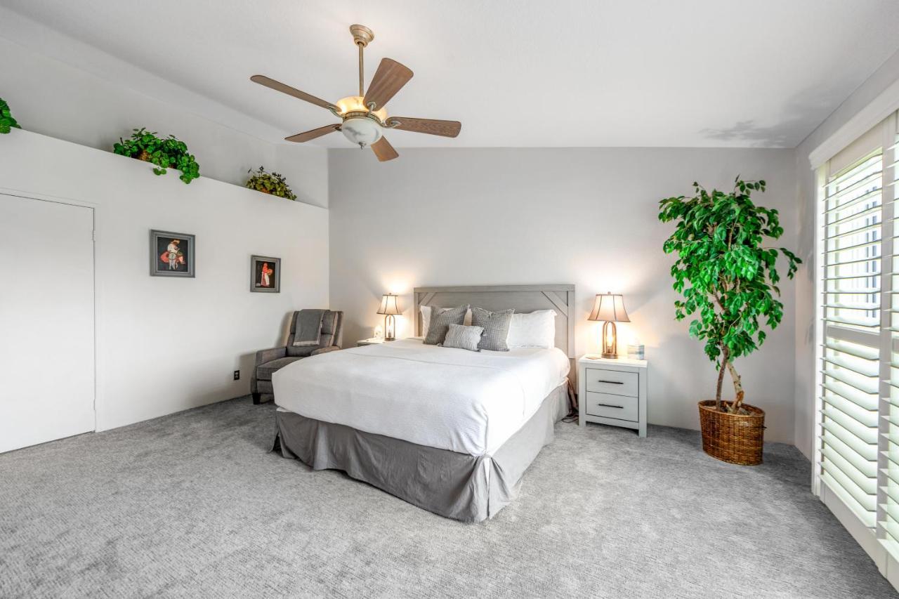 Apartment Royale Retreat Permit# Str2022-0239