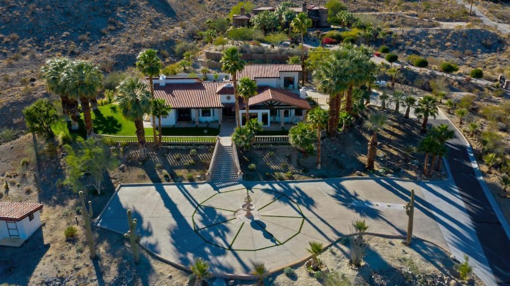 Villa Big Horn Desert Estate Luxury Smarthome - Amazing Pool & Game Room!
