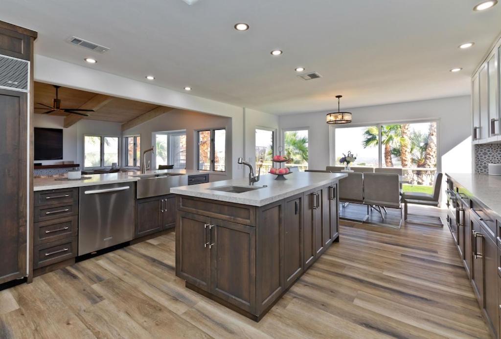 Big Horn Desert Estate Luxury Smarthome - Amazing Pool & Game Room!