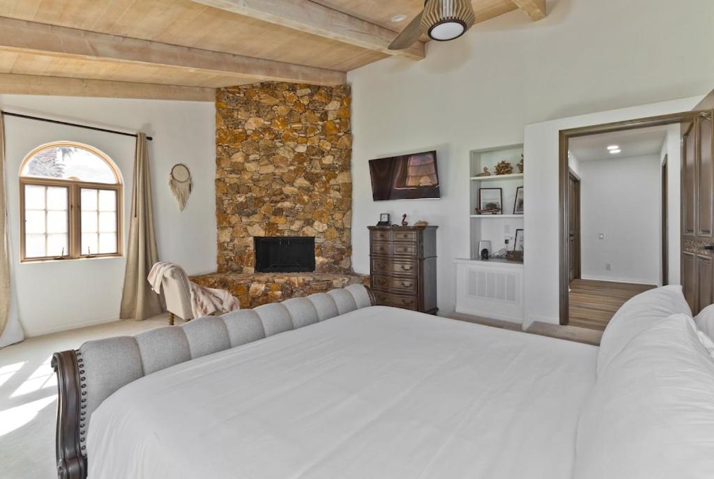 Big Horn Desert Estate Luxury Smarthome - Amazing Pool & Game Room! Palm Desert