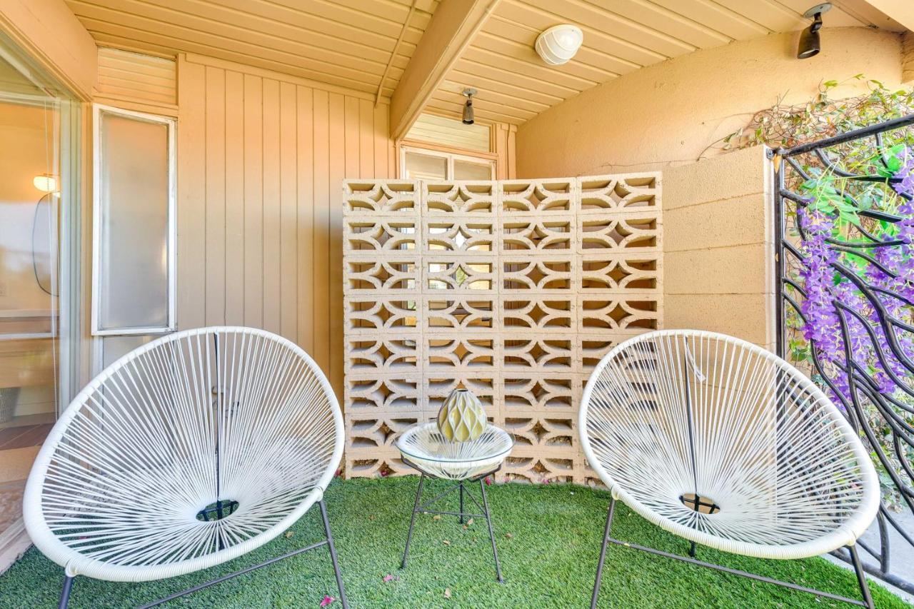 Modern Vacation Near El Paseo! Apartment