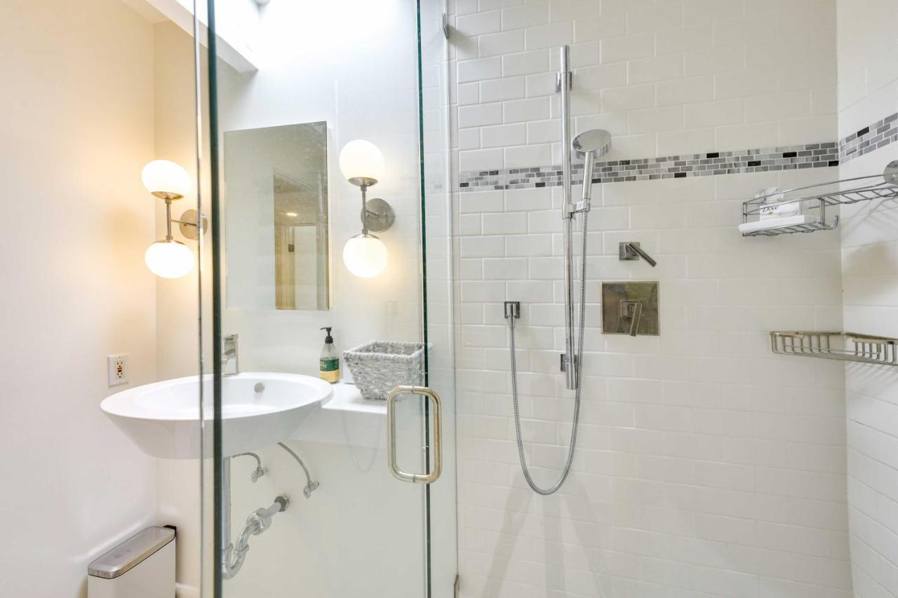 Apartment Modern Vacation Near El Paseo!