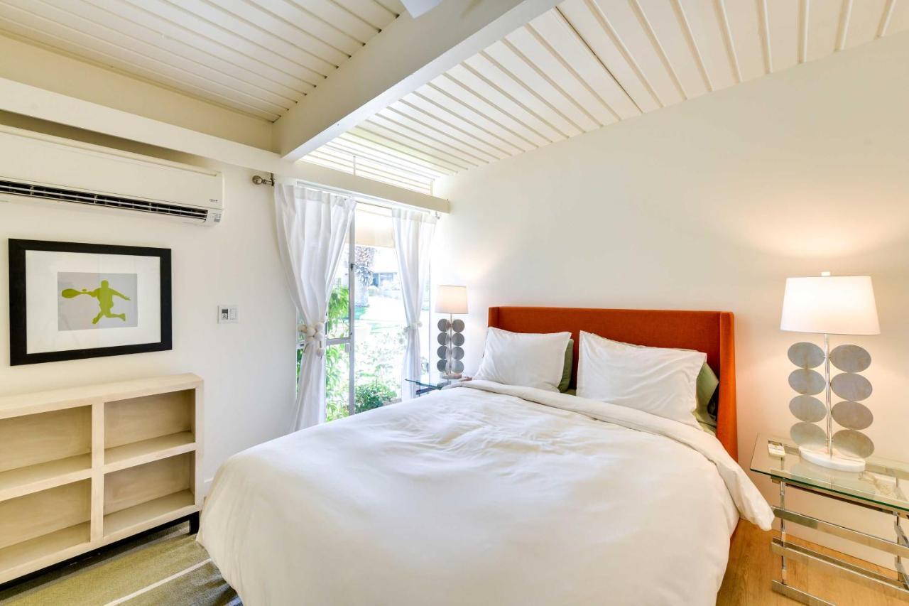 Modern Vacation Near El Paseo! Apartment *