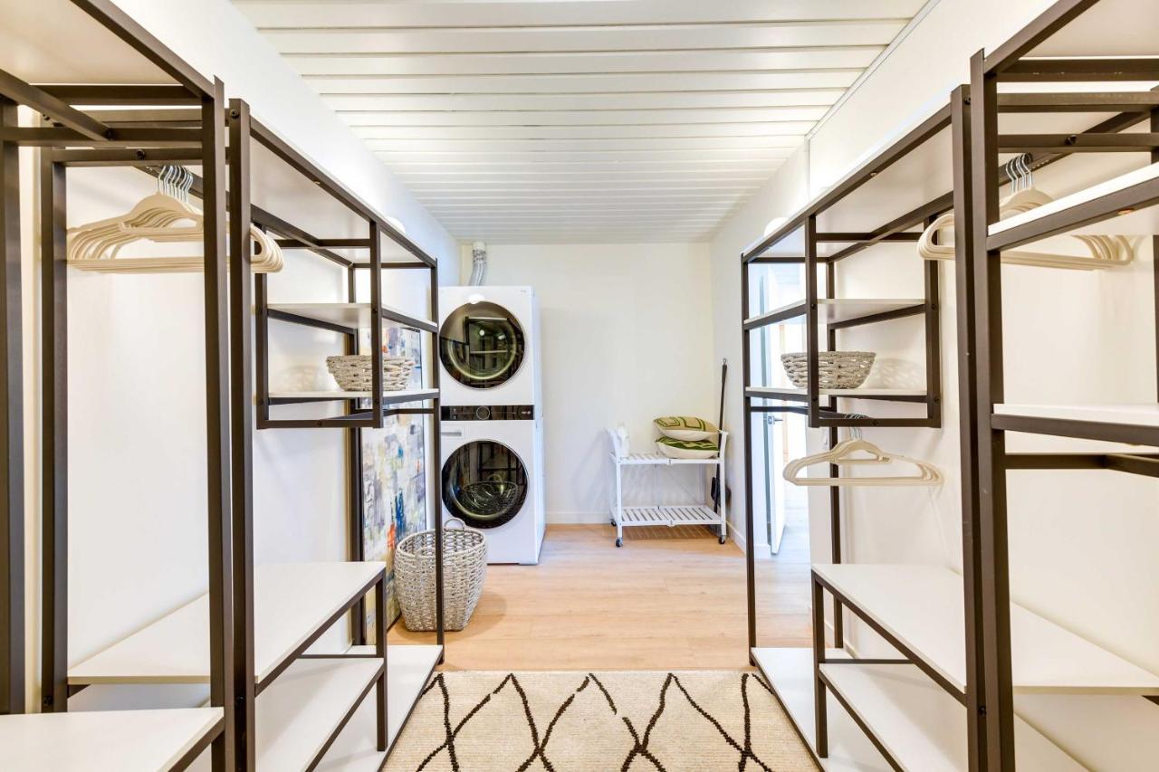 Modern Vacation Near El Paseo! Apartment *