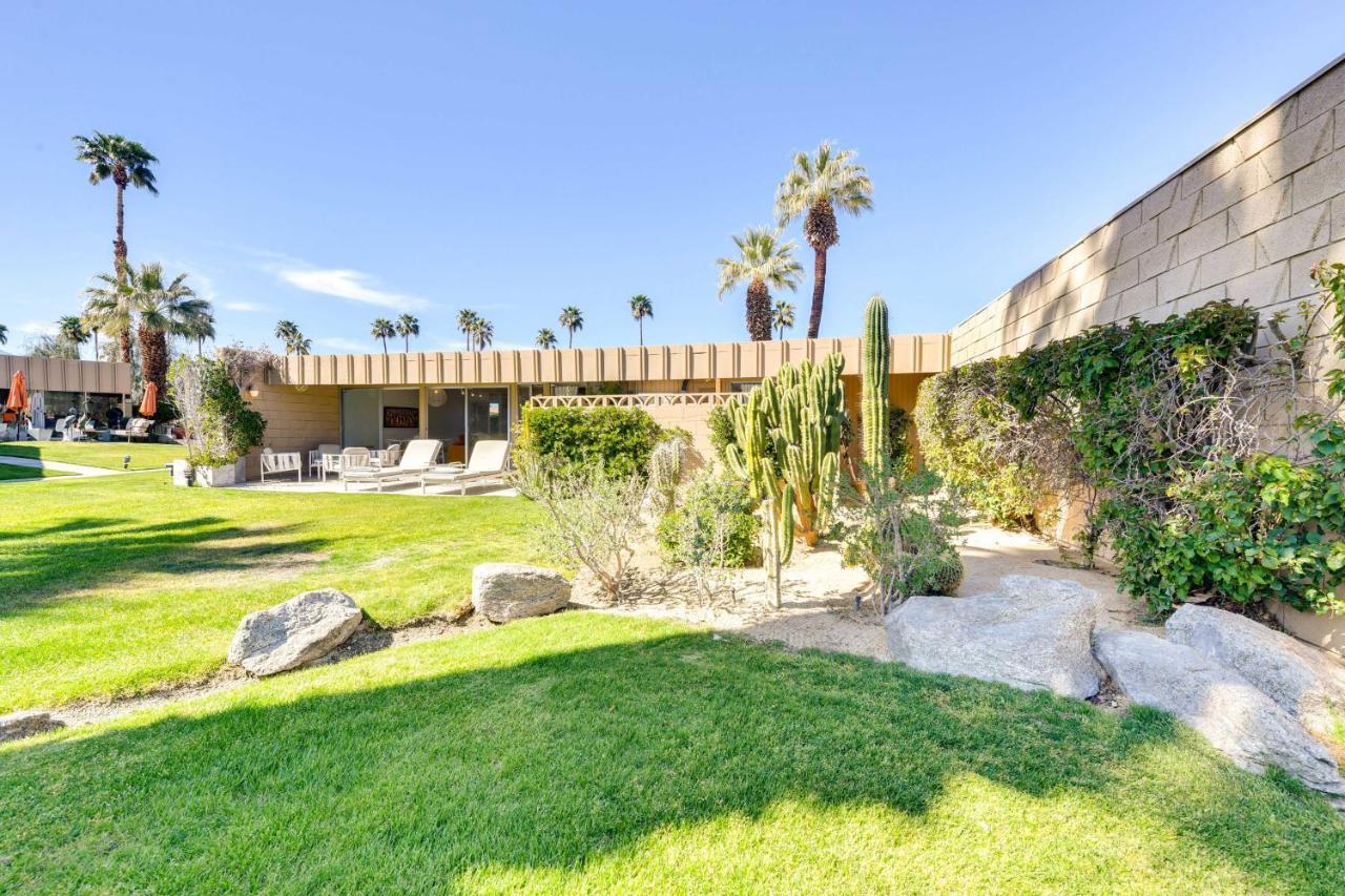 Modern Vacation Near El Paseo! Apartment *