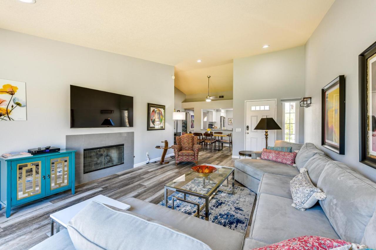Newly Renovated Community Pool! * Palm Desert