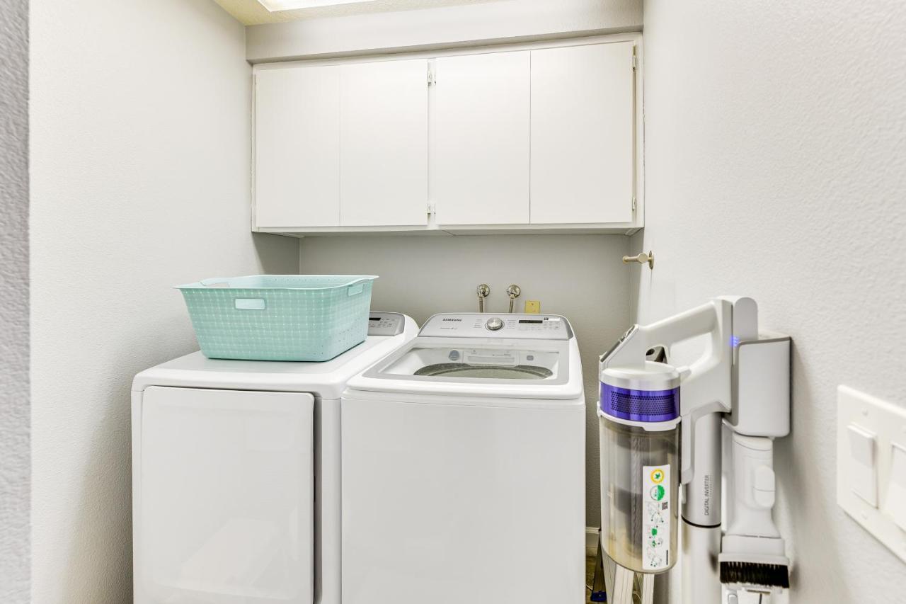 Newly Renovated Community Pool! Apartment *