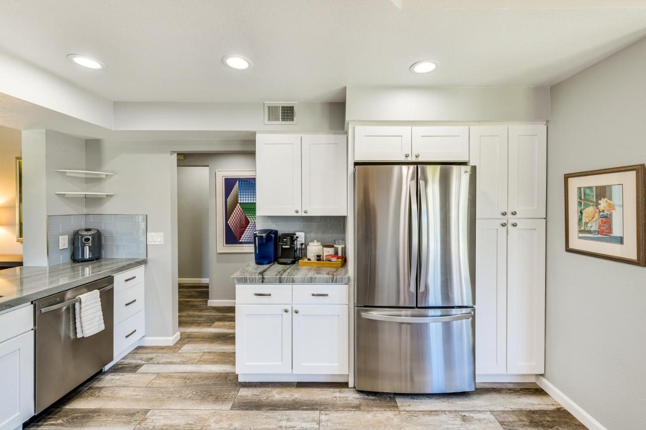 Newly Renovated Community Pool! Apartment Palm Desert