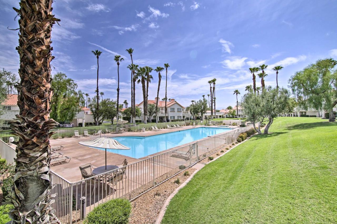 Holiday home Townhome With Pool Access And Golf Course! Palm Desert