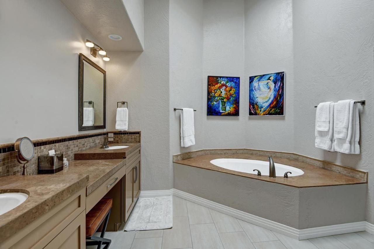 V5002 - Palm Valley Cc Modern Gem Holiday home *