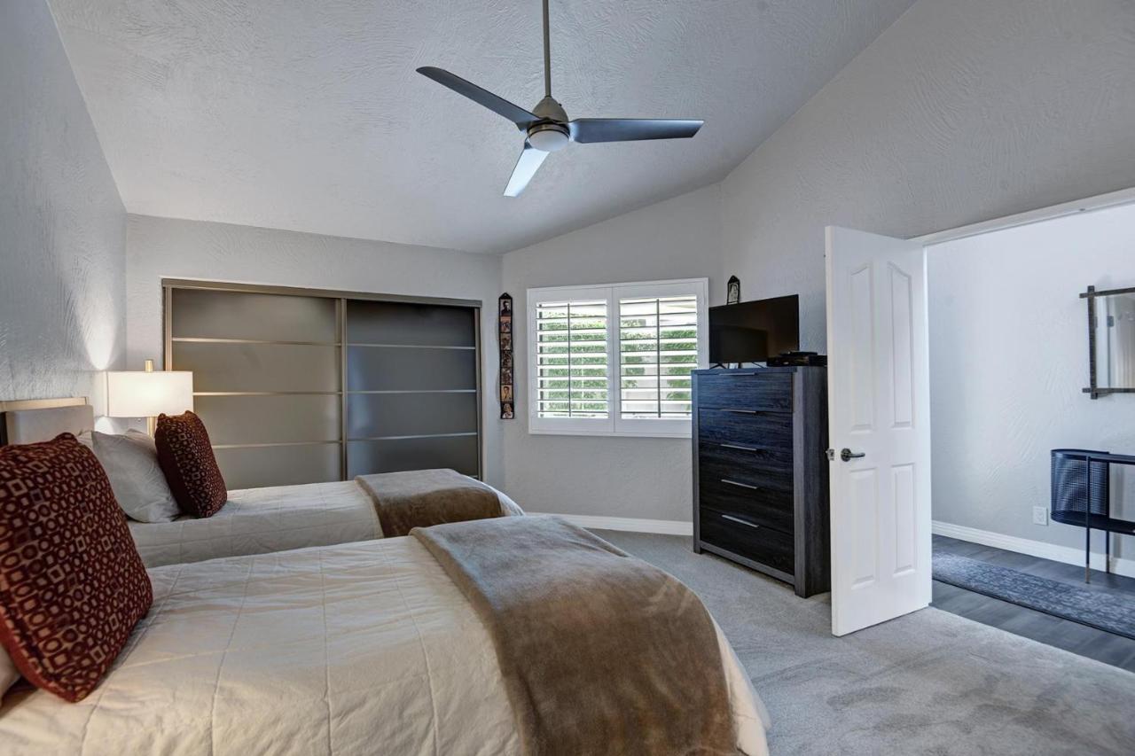 V5002 - Palm Valley Cc Modern Gem Holiday home Palm Desert
