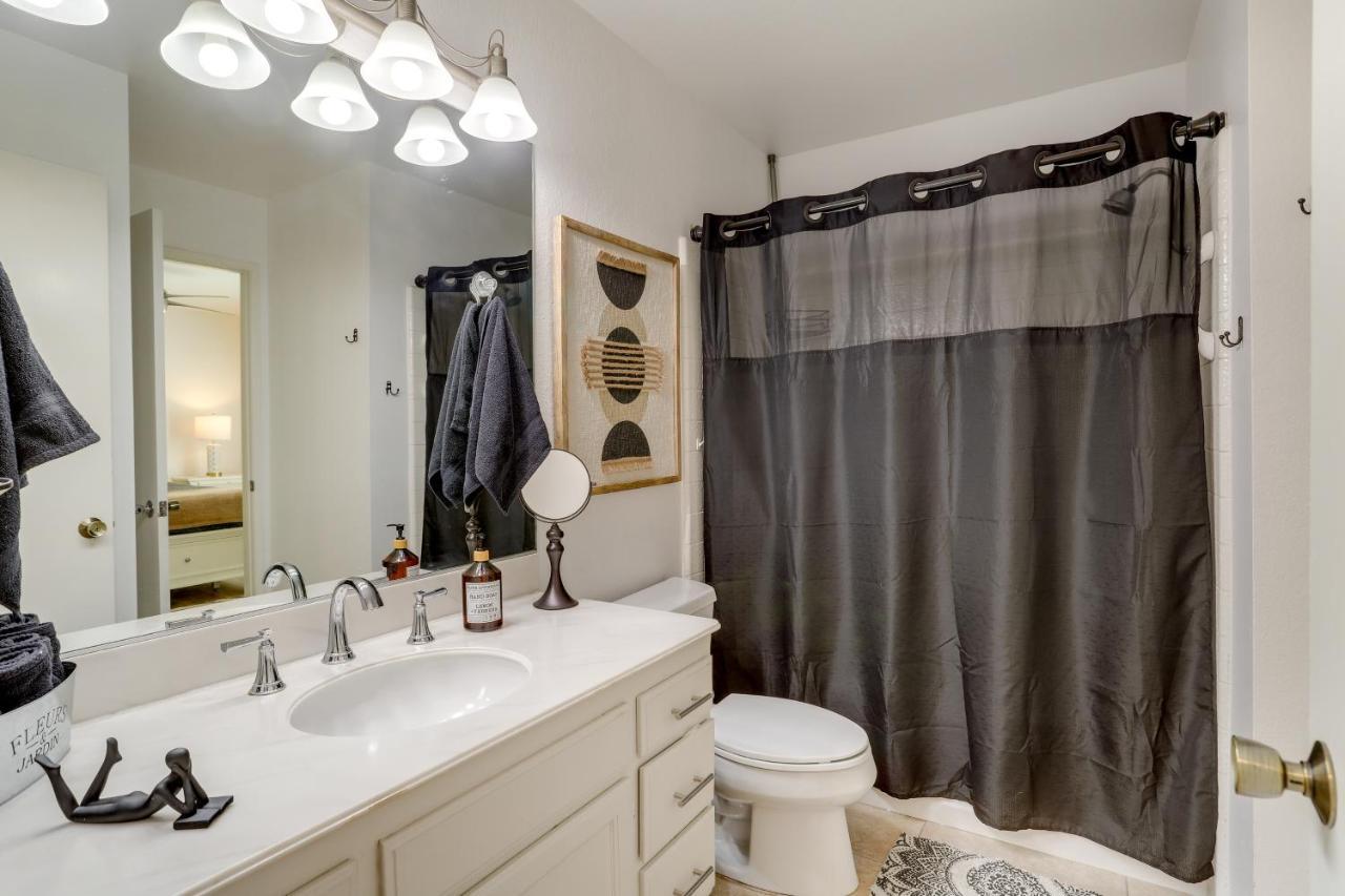 With Golf Course And Pool Access! *