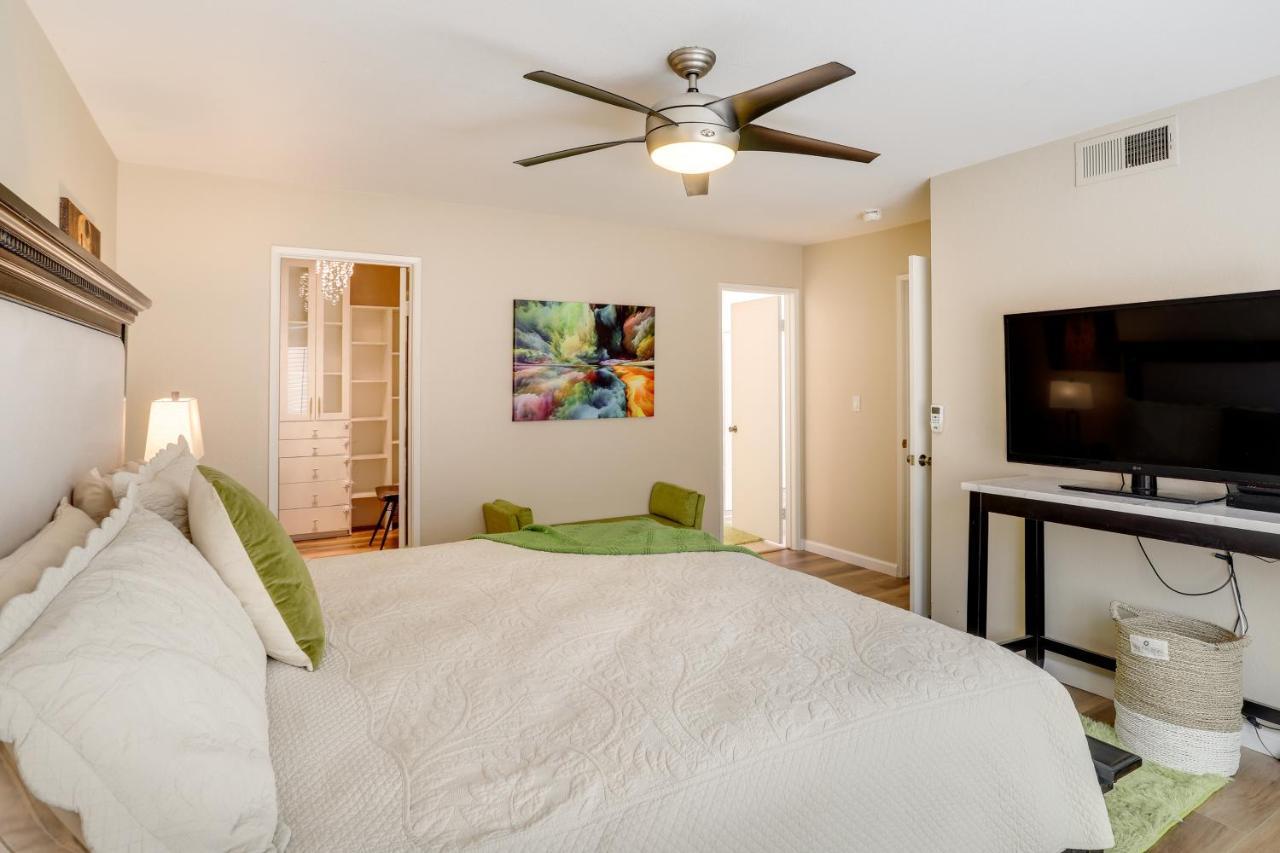 With Golf Course And Pool Access!