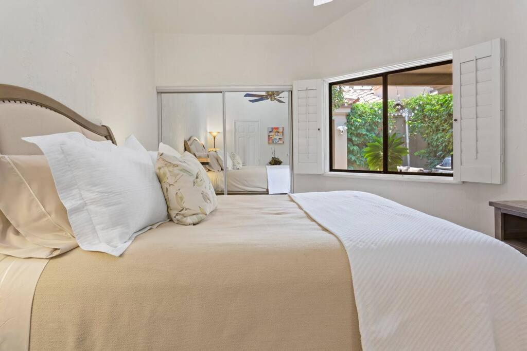 Sunny Escape On Golf Course Holiday home
