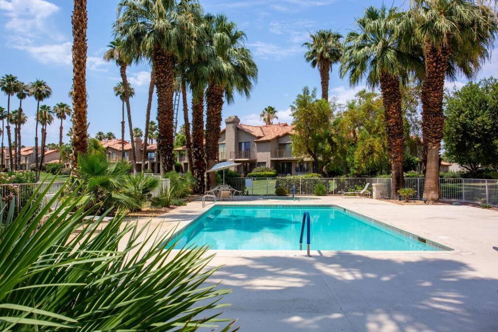 Sunny Escape On Golf Course Palm Desert