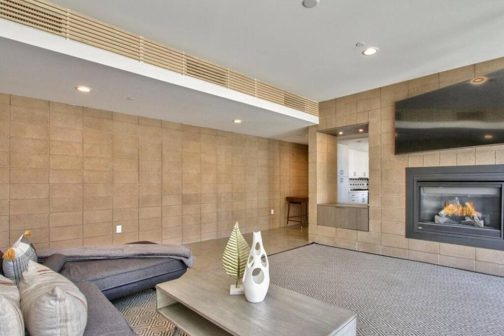 Apartment Sophisticated And Contemporary Off El Paseo *