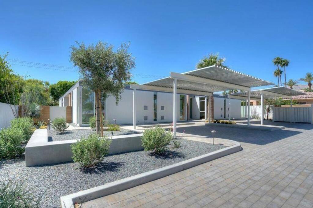 Apartment Sophisticated And Contemporary Off El Paseo