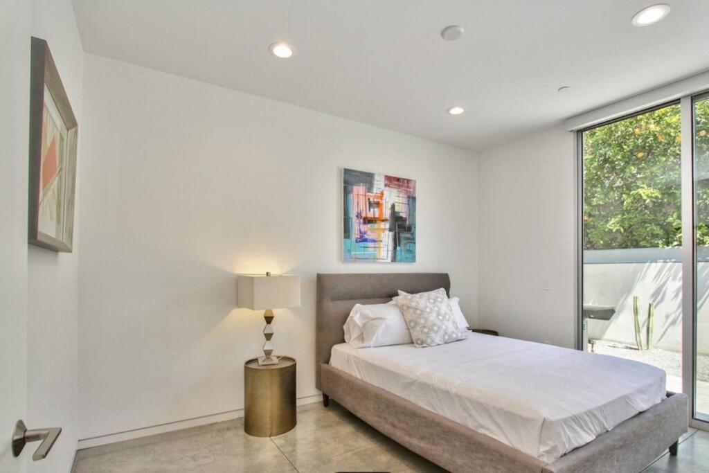 Apartment Sophisticated And Contemporary Off El Paseo Palm Desert
