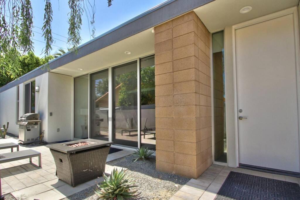 Apartment Sophisticated And Contemporary Off El Paseo Palm Desert