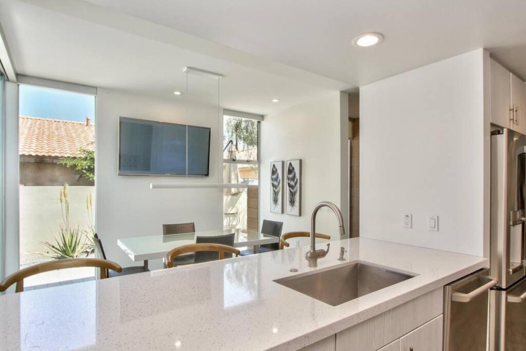 Sophisticated And Contemporary Off El Paseo *