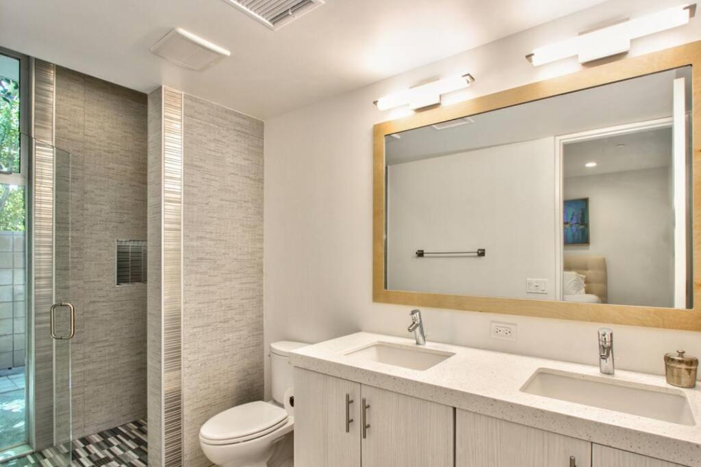 Apartment Sophisticated And Contemporary Off El Paseo Palm Desert