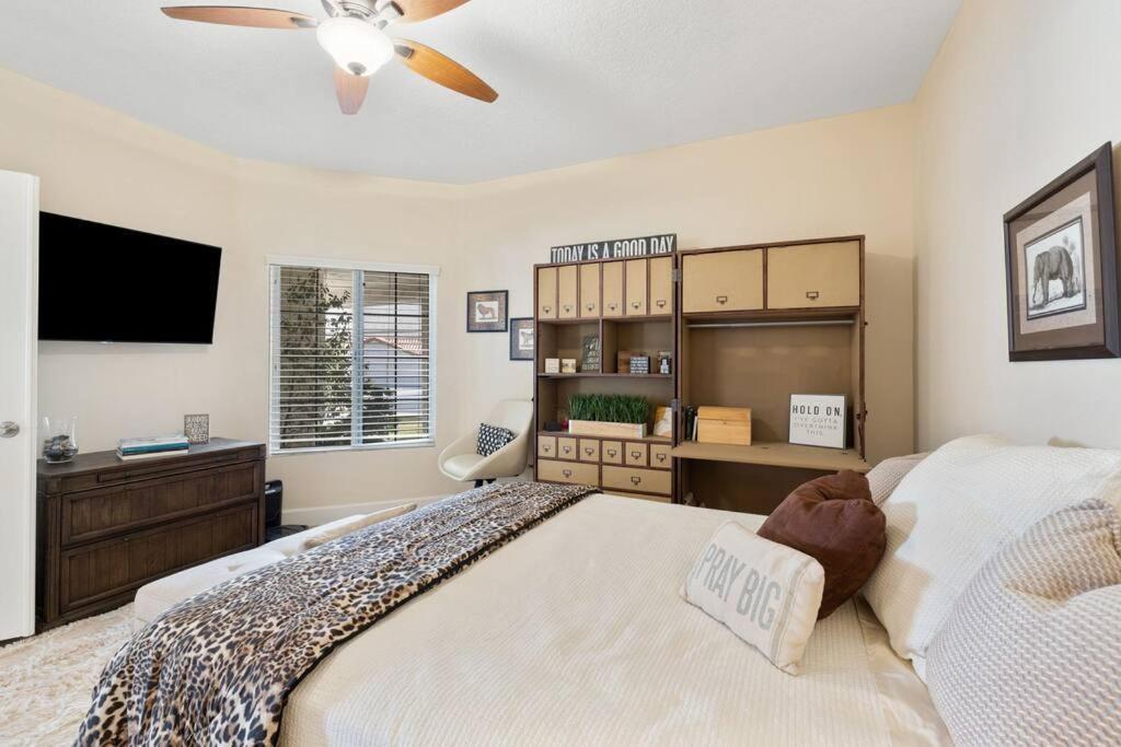 Sweet W/ Amenities * Palm Desert
