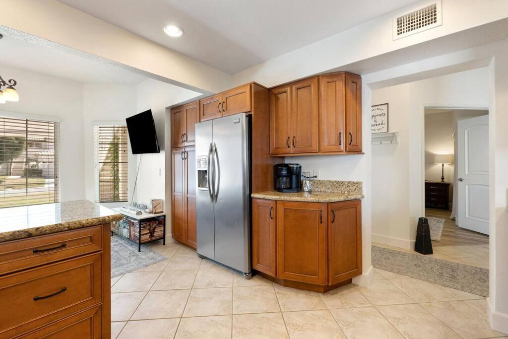 Sweet W/ Amenities *
