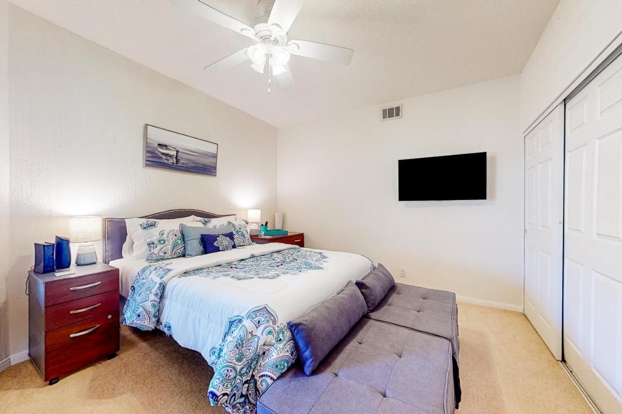 Desert Falls In Apartment *
