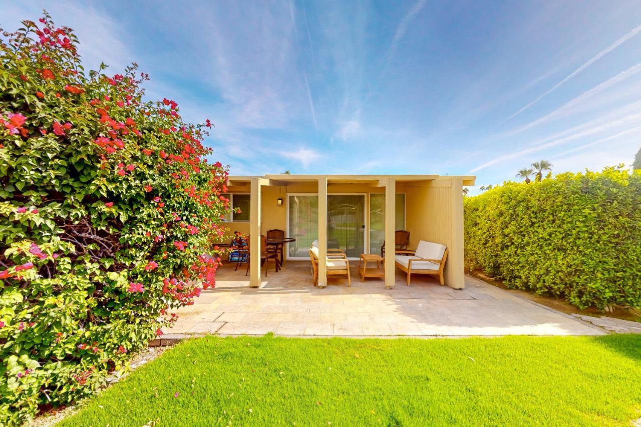 Apartment Endless Blooms #22 Palm Desert