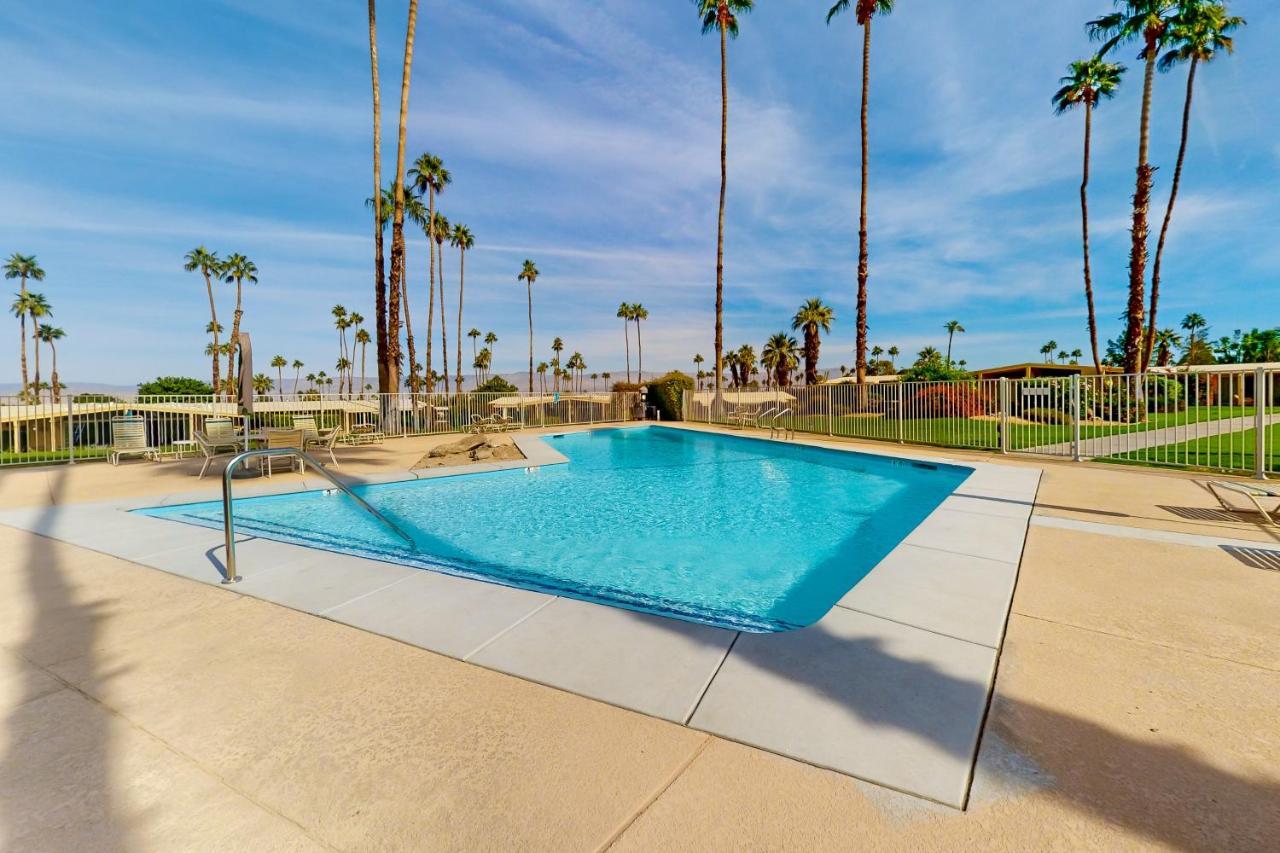 Endless Blooms #22 Apartment Palm Desert