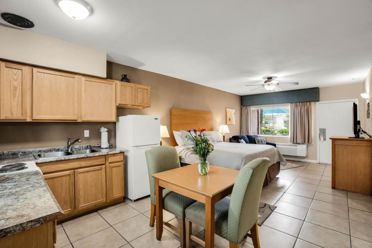 The At Deep Canyon 3*
