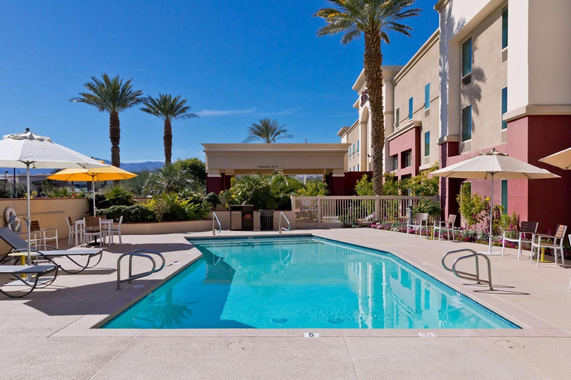 Hampton & Hotel 3*