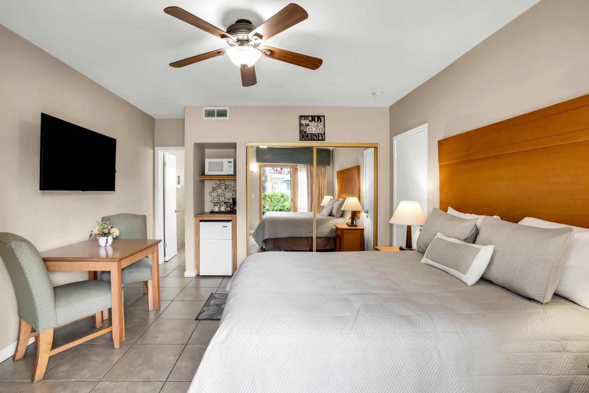 The At Deep Canyon Hotel 3*