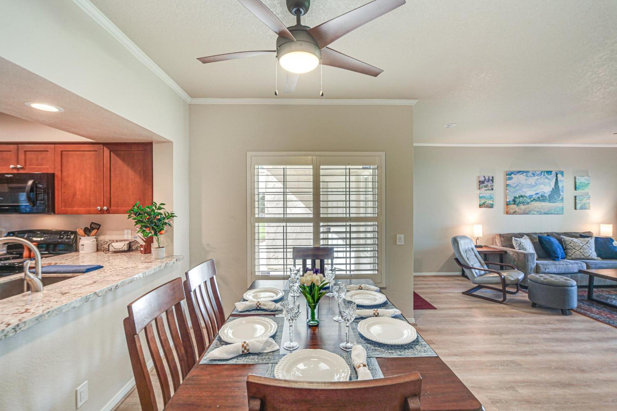 Apartment With Patio And Community Perks! *
