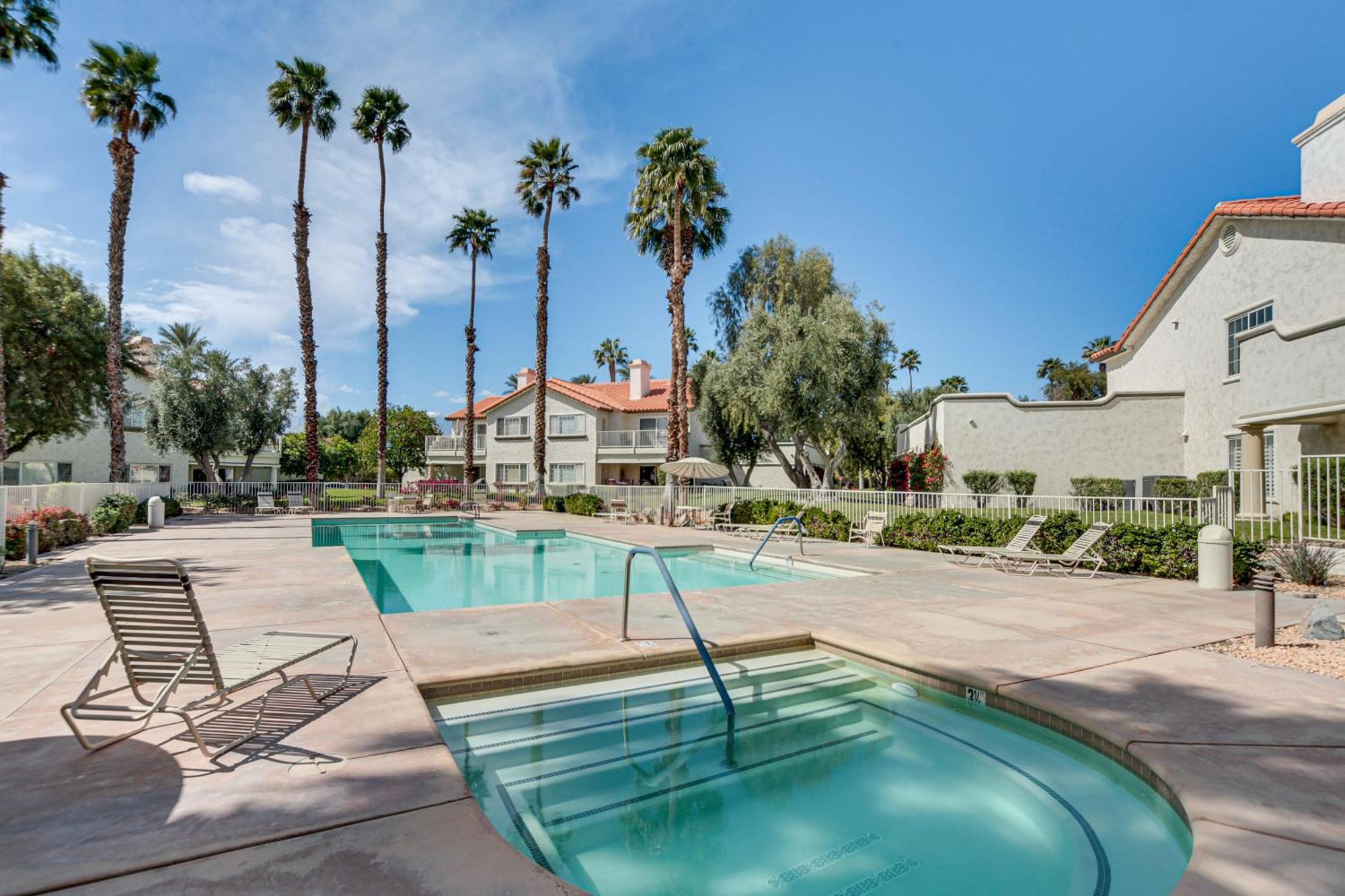 With Patio And Community Perks! * Palm Desert