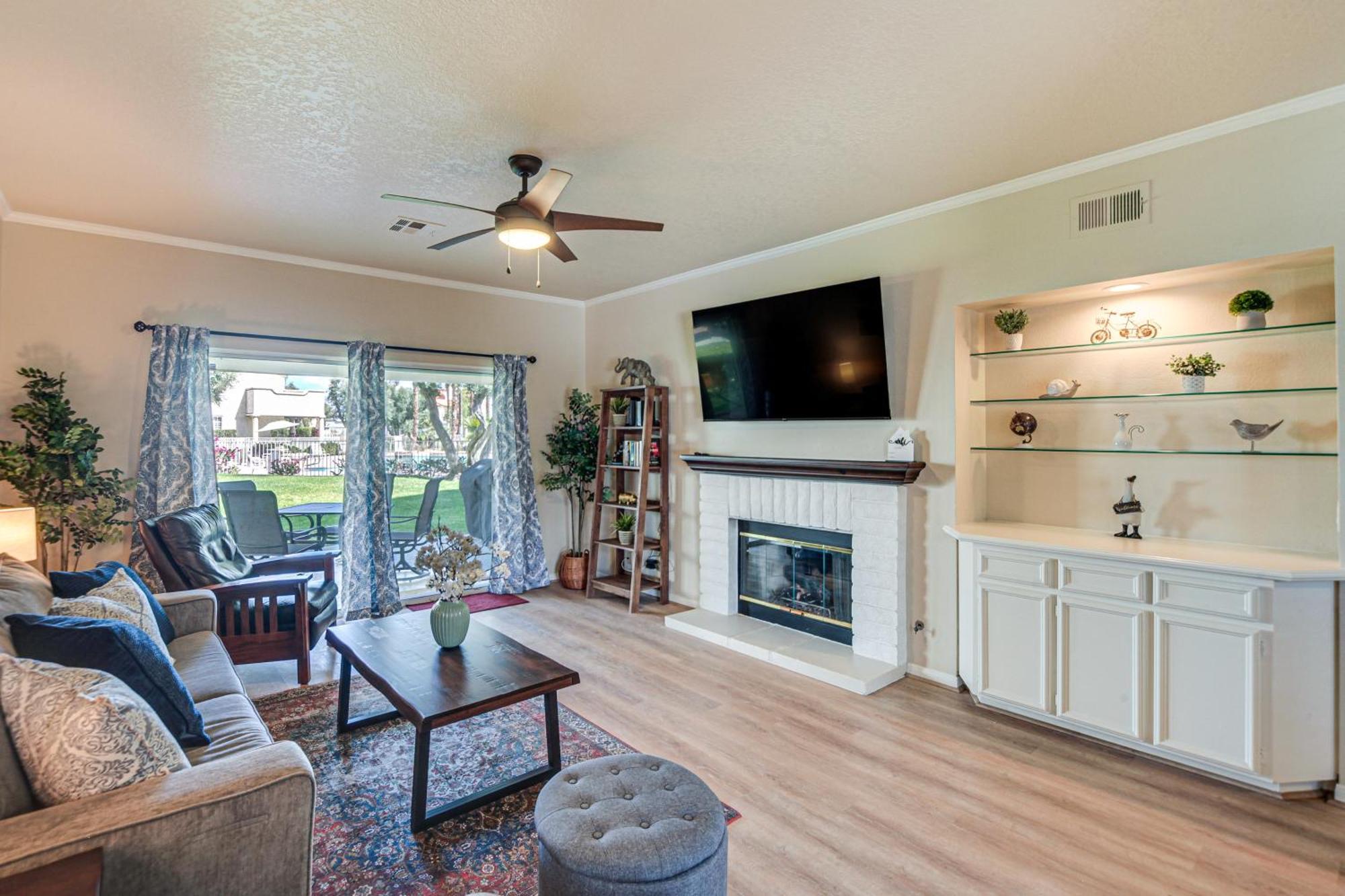 With Patio And Community Perks! * Palm Desert