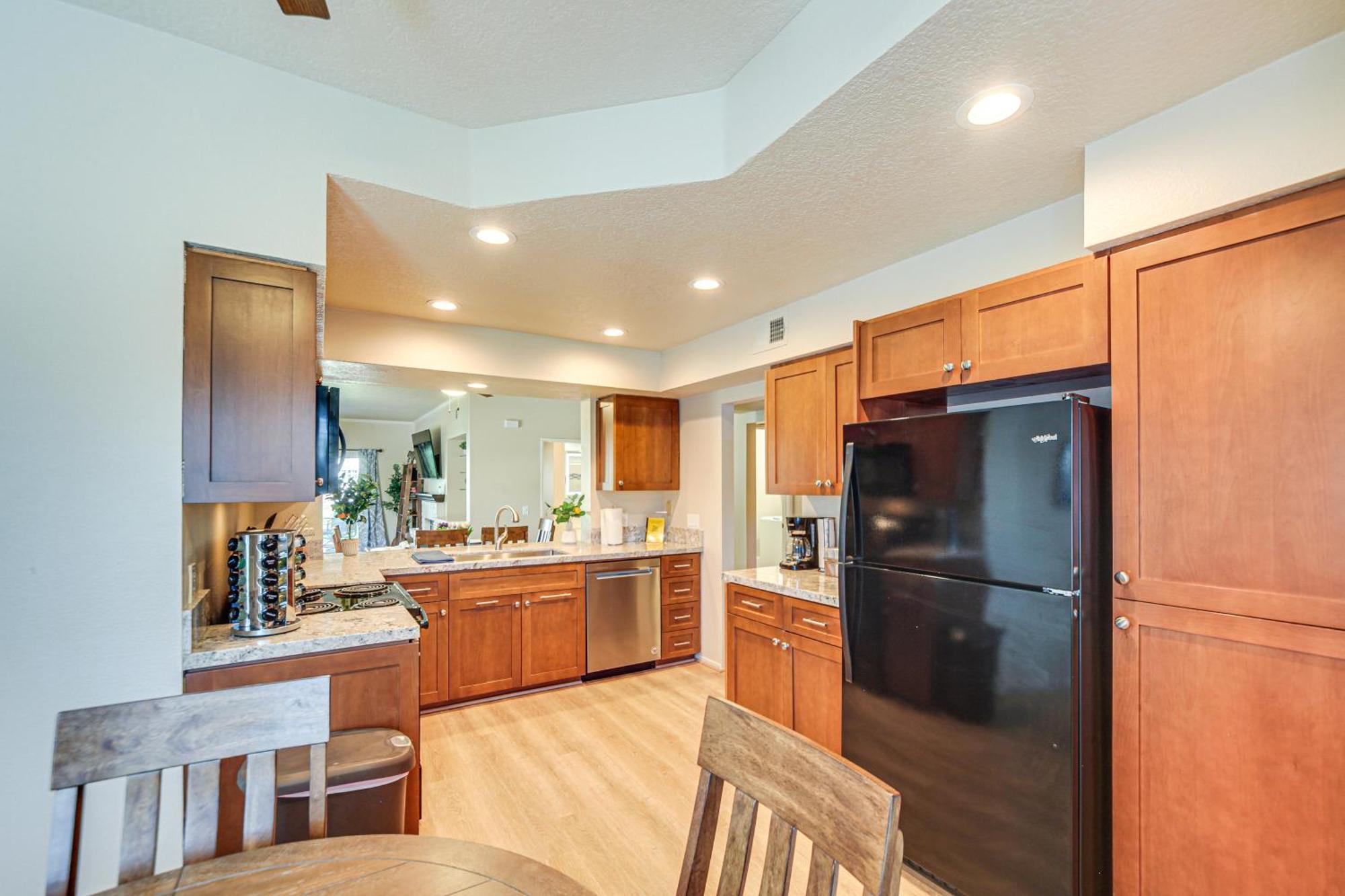 With Patio And Community Perks! * Palm Desert