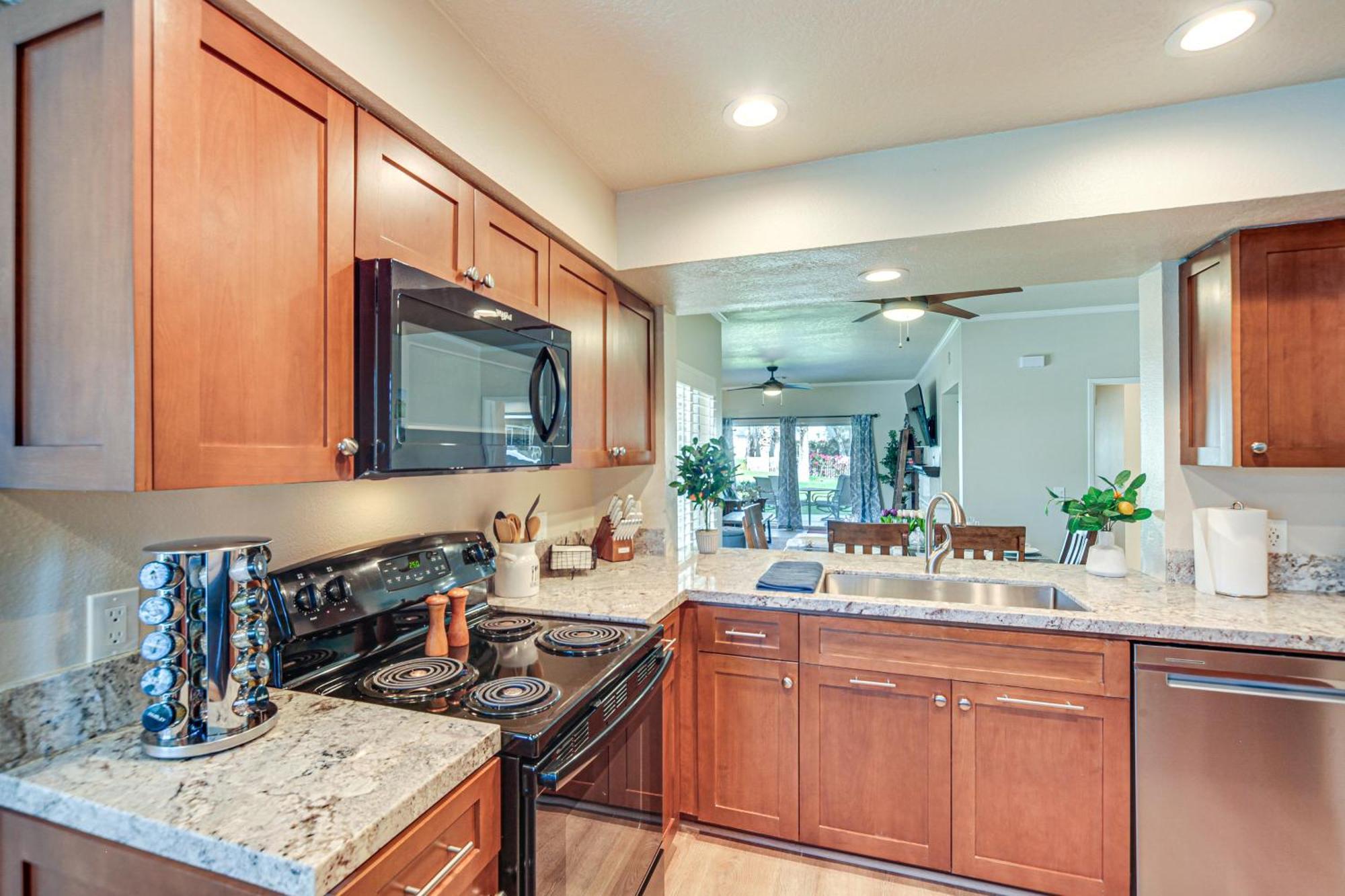 With Patio And Community Perks! Apartment Palm Desert
