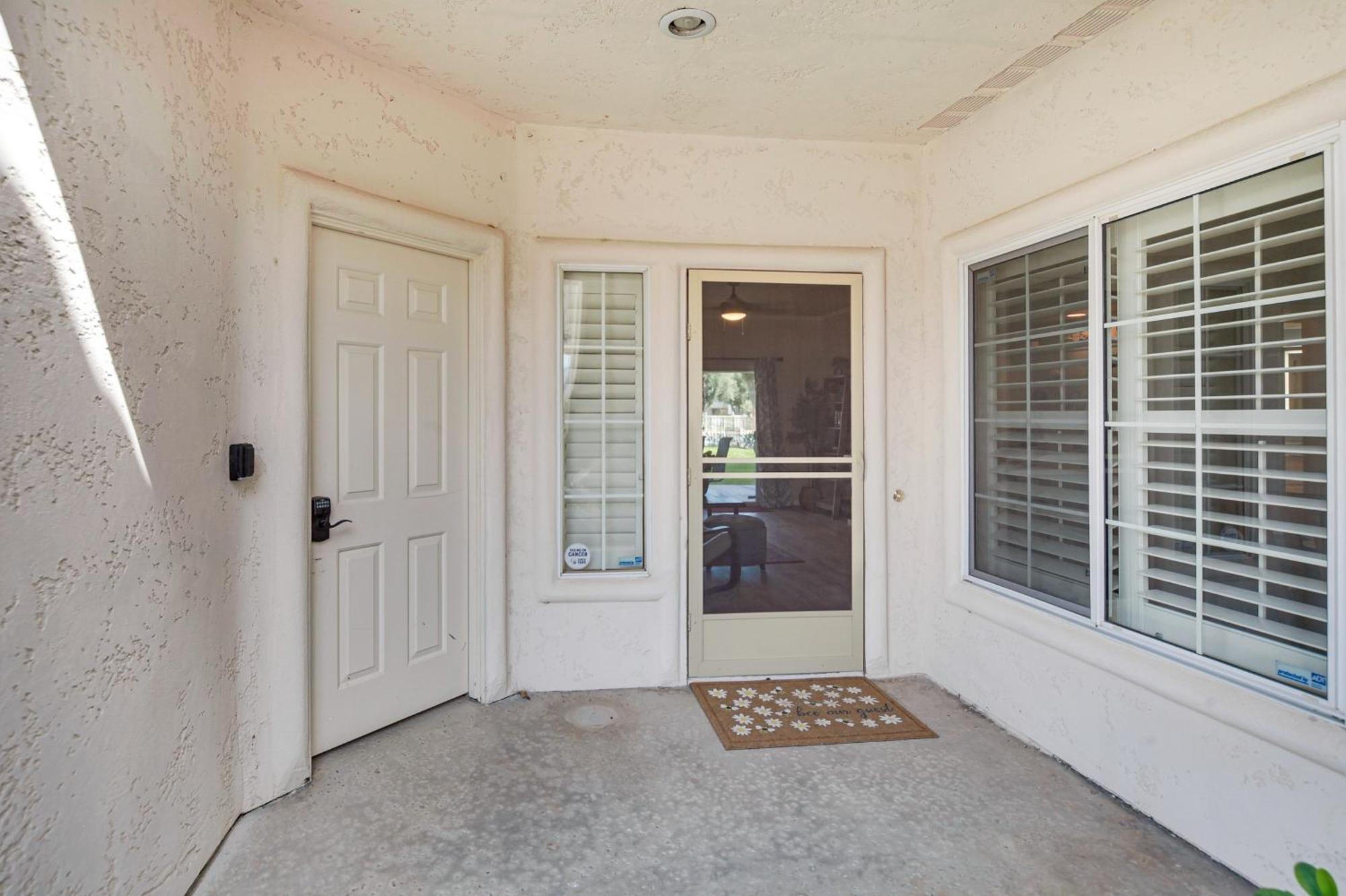 Apartment With Patio And Community Perks! *