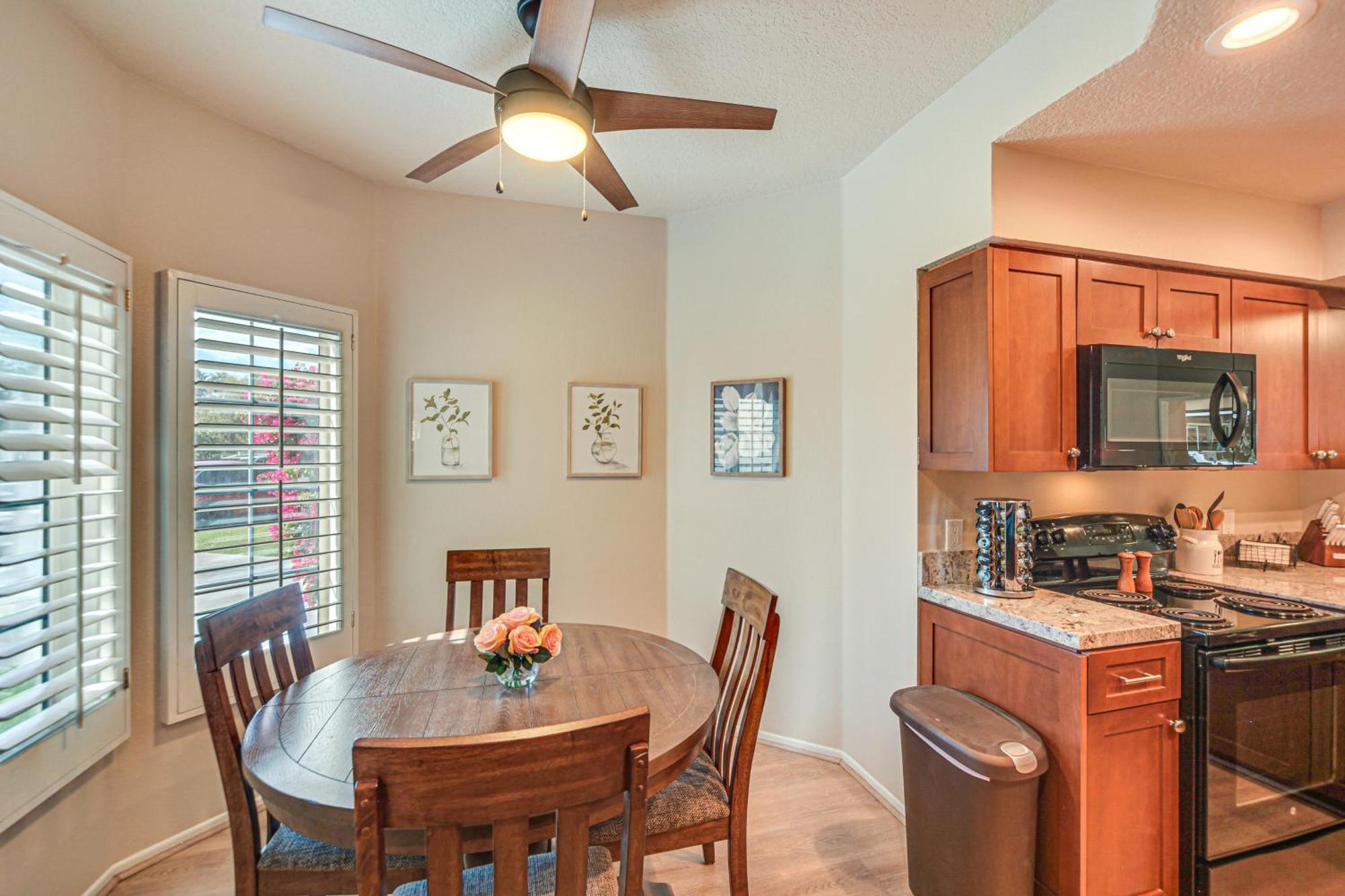 With Patio And Community Perks! Apartment Palm Desert