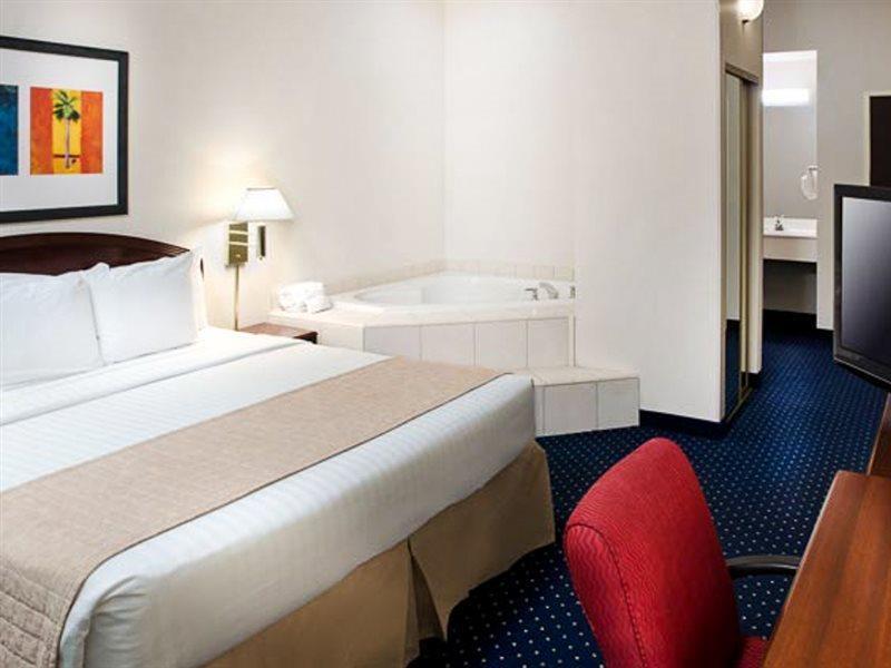 Hotel Courtyard 3*