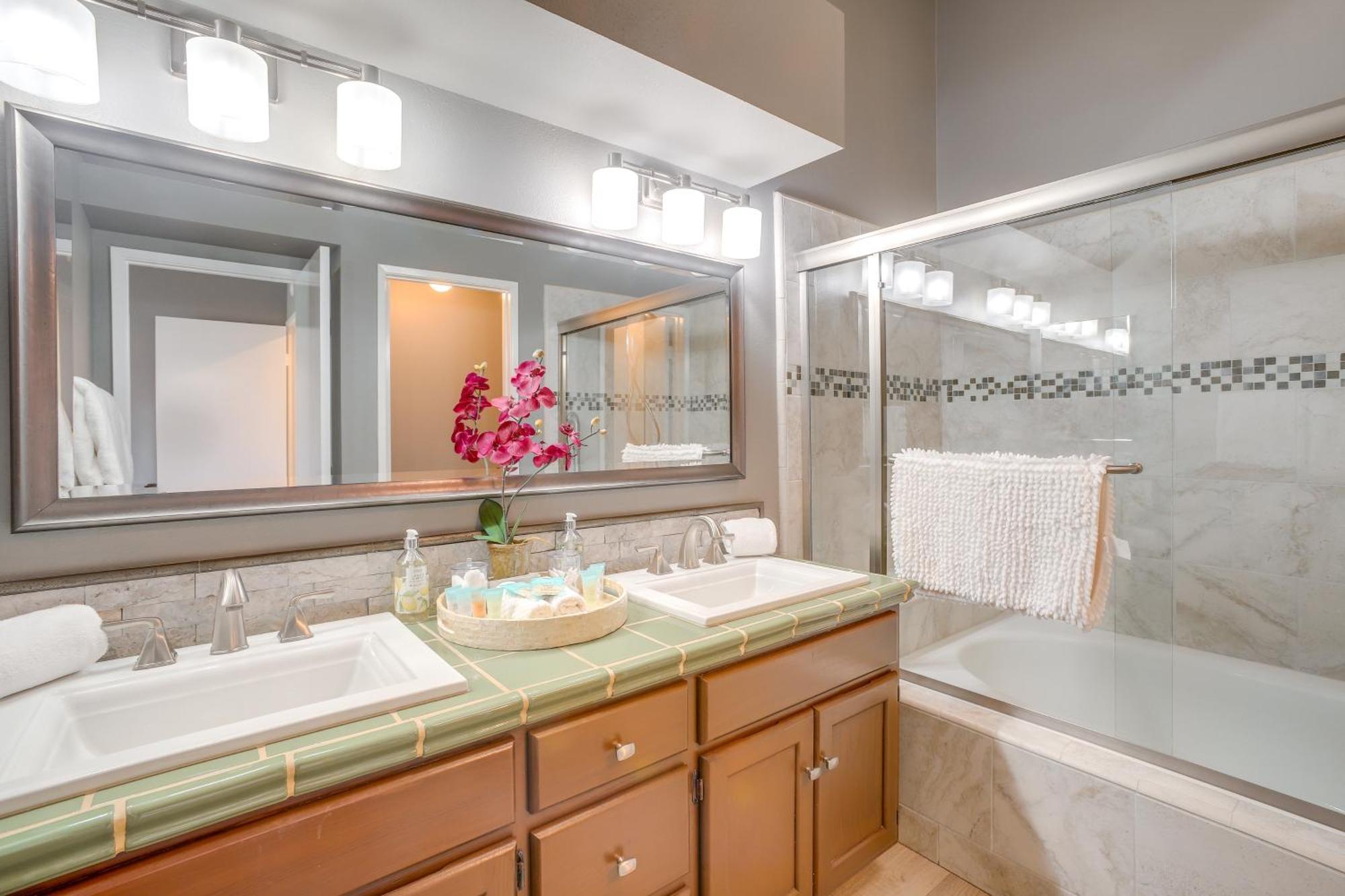 With Golf And Mountain Views! * Palm Desert
