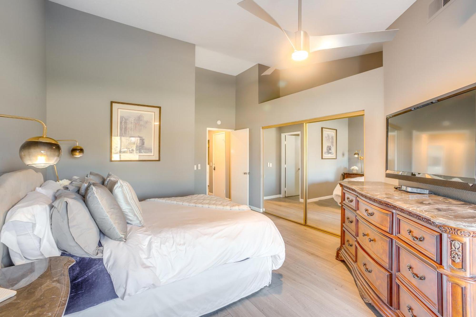 With Golf And Mountain Views! *