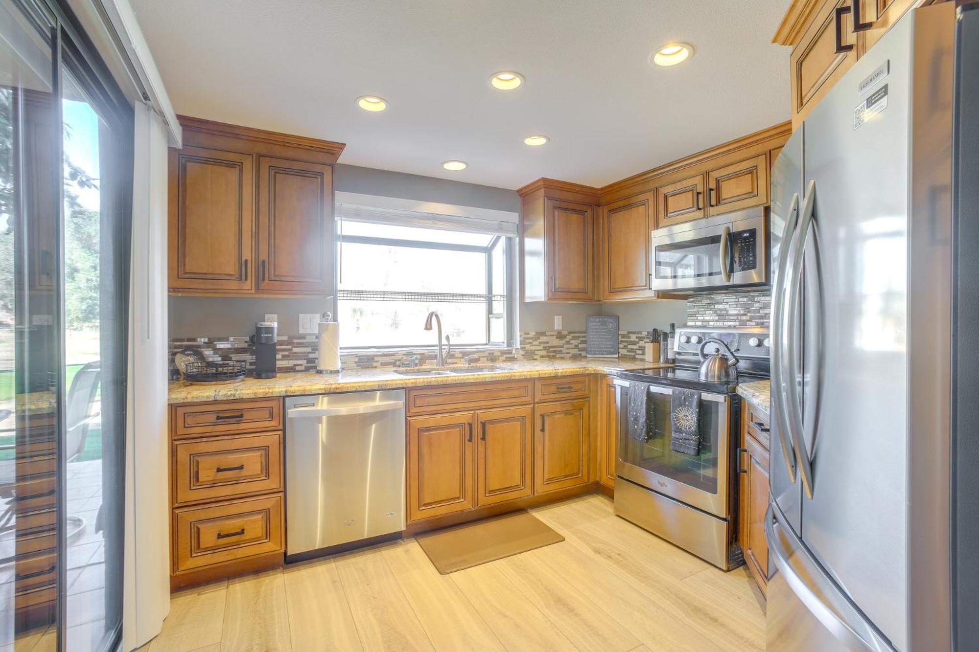 With Golf And Mountain Views!