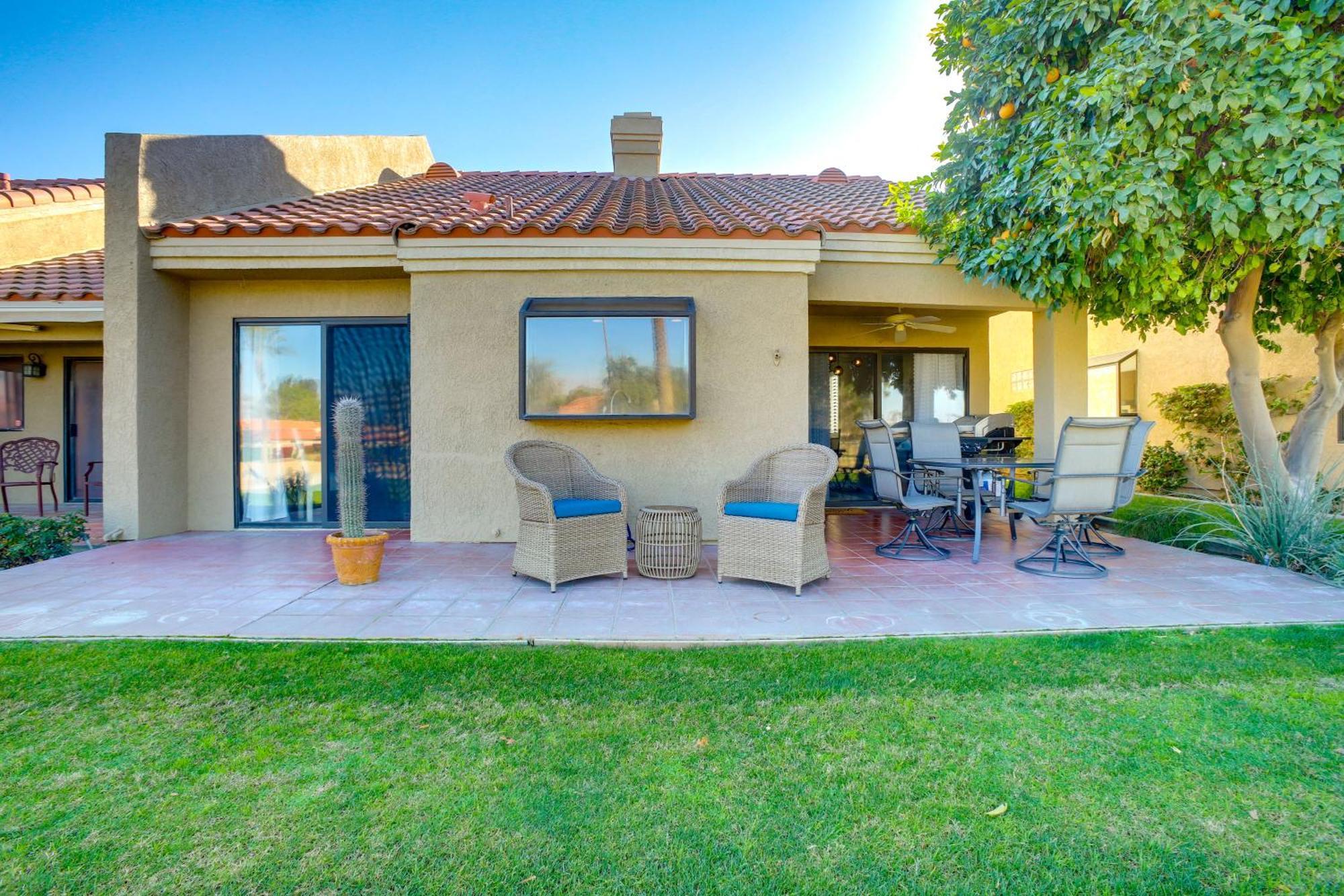 With Golf And Mountain Views! Holiday home