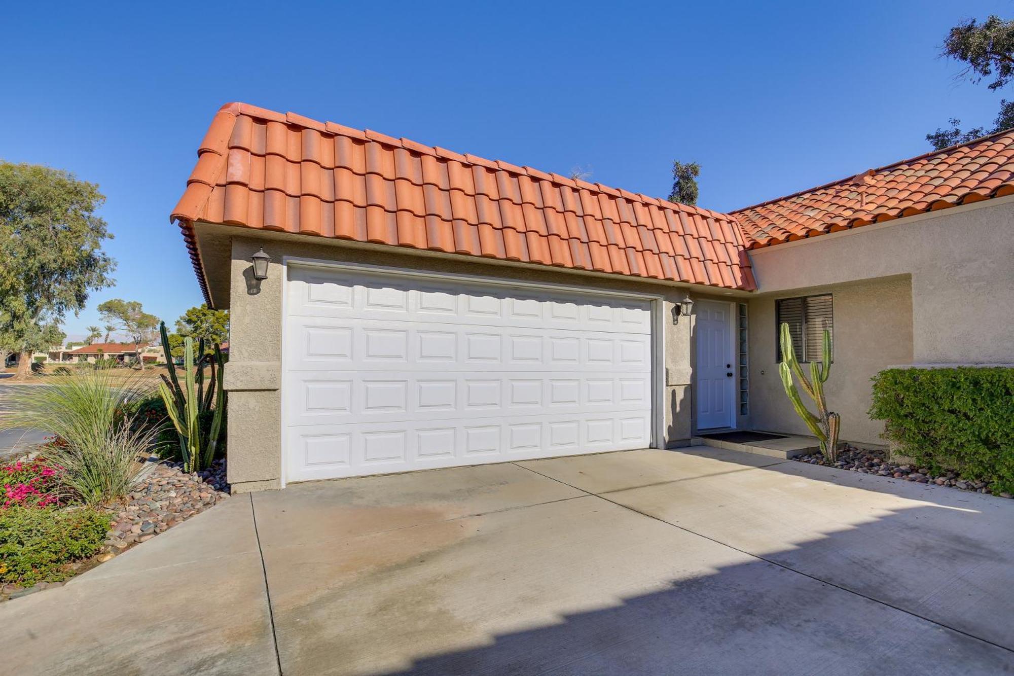 With Patio And Golf Course Views! *