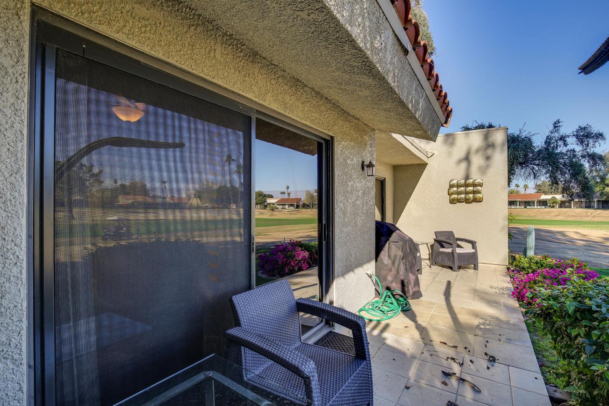 With Patio And Golf Course Views! Apartment Palm Desert
