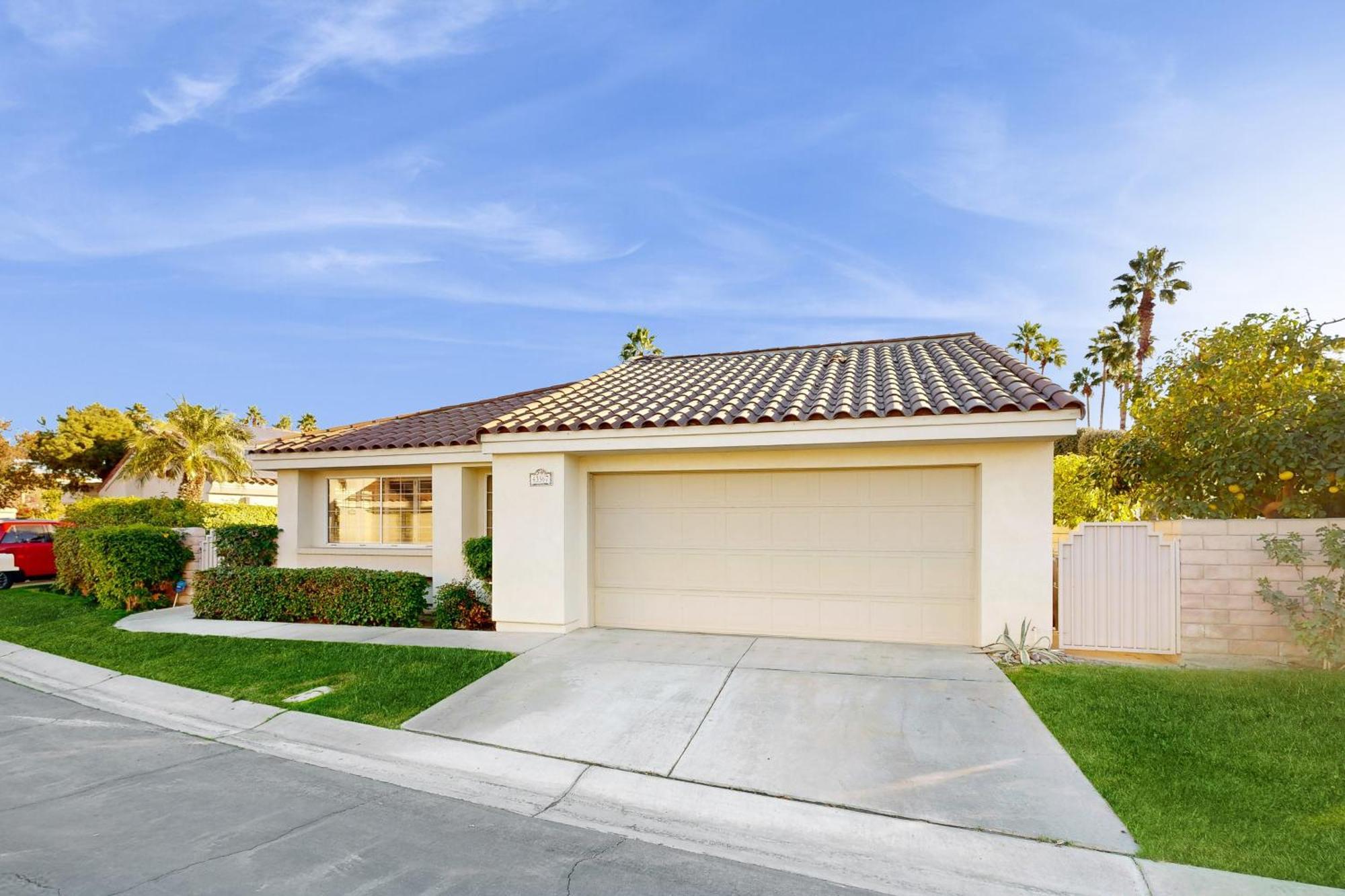 Desert Breeze Oasis Holiday home *