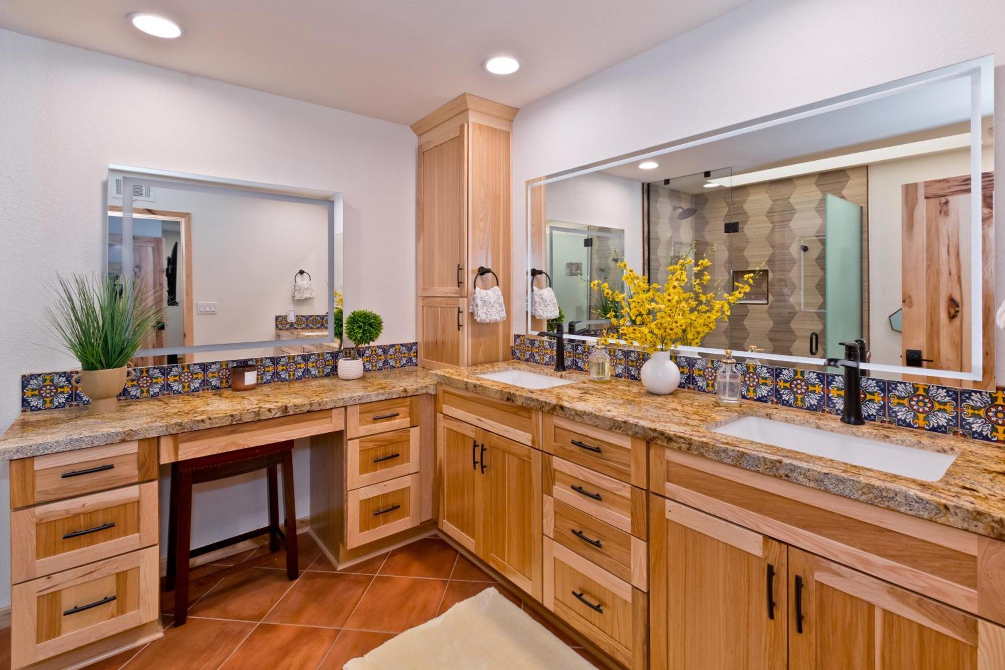 Spectacular With Private Golf Privileges Includes Golf Cart On Monterey Country Club !! * Palm Desert