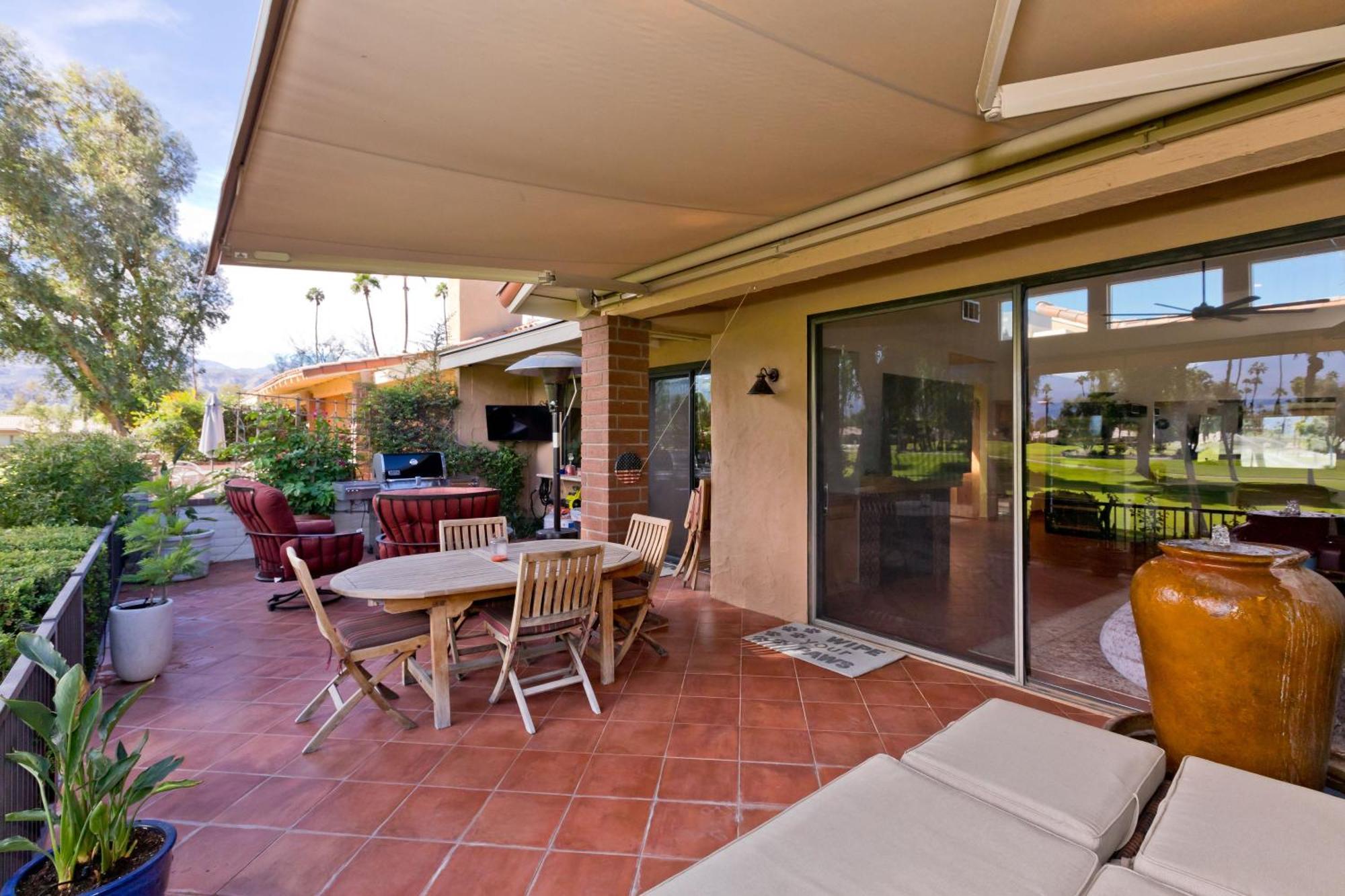 Spectacular With Private Golf Privileges Includes Golf Cart On Monterey Country Club !! Palm Desert